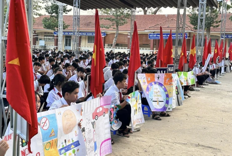 Tổ chức tuyên truyền về an toàn giao thông - Thuốc lá điện tử