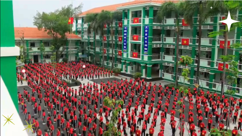 Khuôn viên trường THCS Nguyễn Văn Cừ