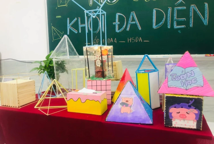 Tiết học STEM Toán tại Hệ Thống Giáo Dục Hoa Sen: Khám phá thế giới toán học đầy sáng tạo