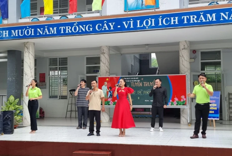 Biểu diễn tuyên truyền với chủ đề "Bảo vệ môi trường"