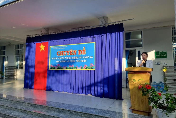 Tuyên truyền phòng bệnh chống dị tật khúc xạ học đường