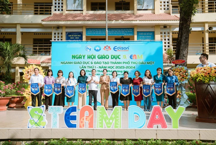 Ngày hội Chuyển đổi số và giáo dục STEAM năm học 2023-2024