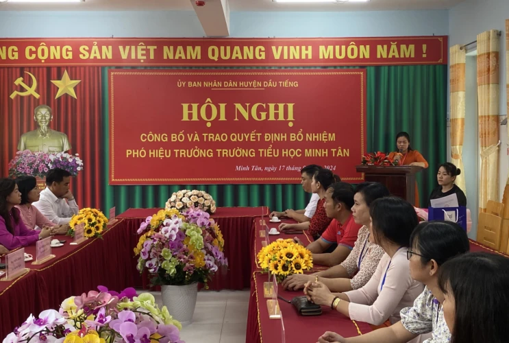 Hội nghị công bố trao quyết định bổ nhiệm Phó Hiệu Trưởng Trường Tiểu học Minh Tân