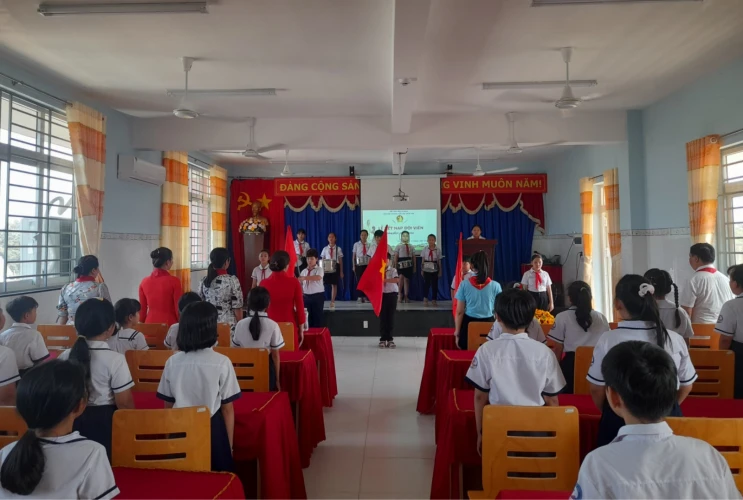 Lễ kết nạp đội viên và Ngày hội công nhận các chuyên hiệu rèn luyện đội viên năm học 2023 - 2024