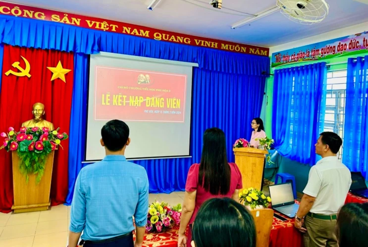 Lễ kết nạp Đảng viên mới của Chi bộ trường Tiểu học Phú Hòa 3