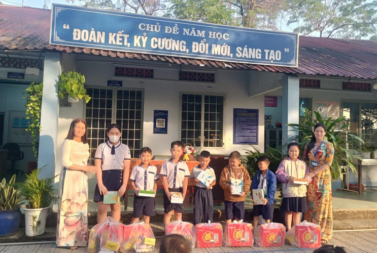 Phong trào "Người tốt việc tốt"