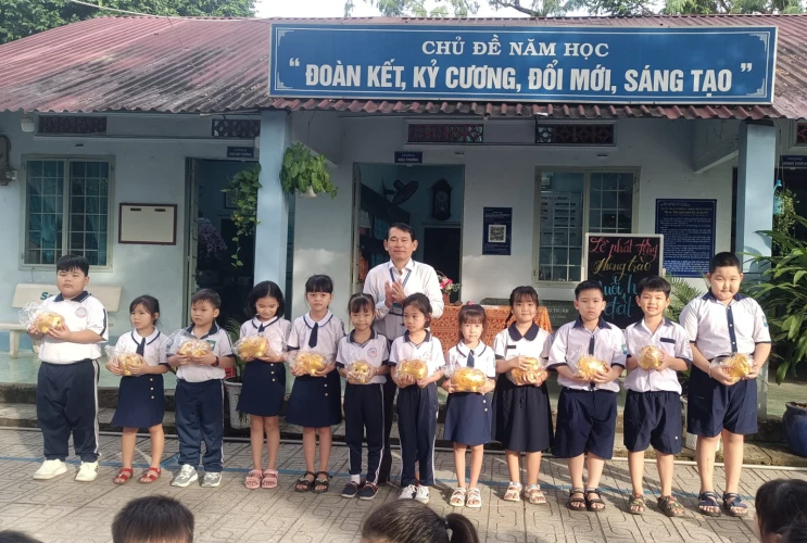 Phong trào nuôi heo đất 2024 - 2025