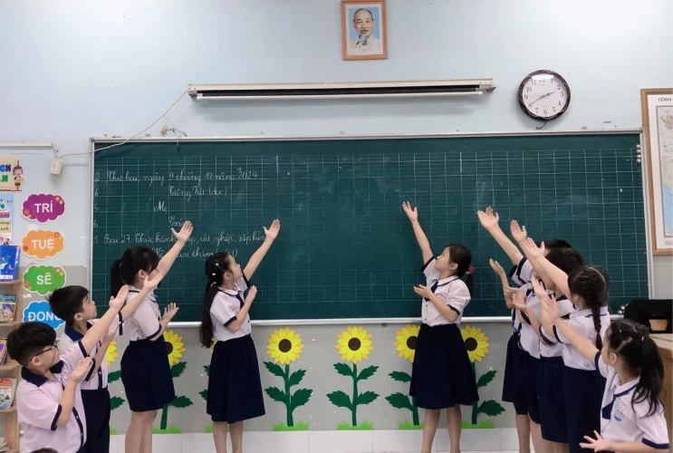Phong trào "Lớp em treo ảnh Bác Hồ"