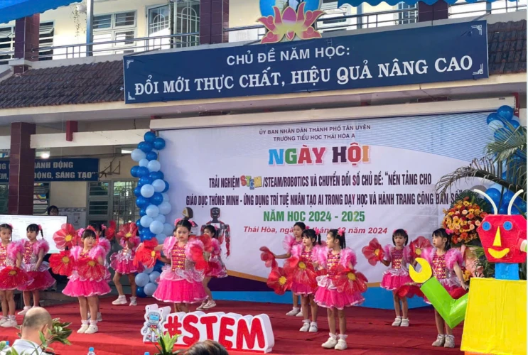 Ngày hội trải nghiệm STEM/STEAM Robotics năm học 2024-2025