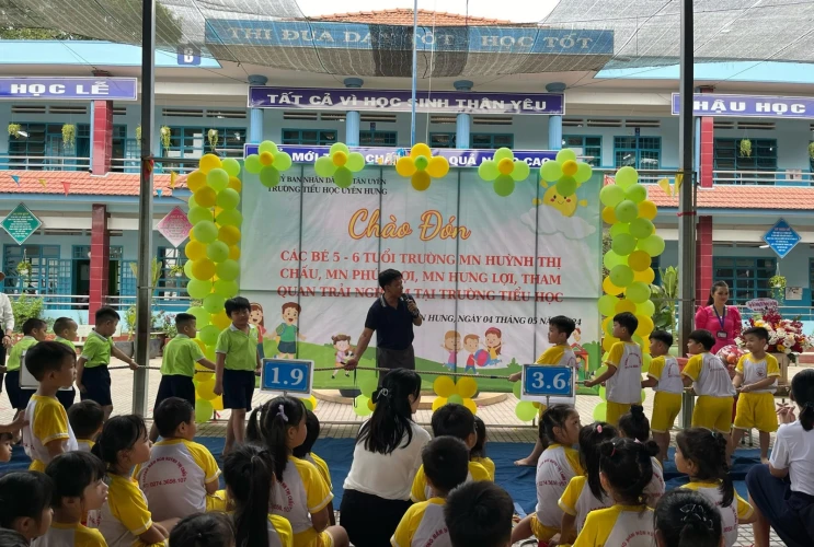 Hoạt động tham quan trường Tiểu học Uyên Hưng dành cho các bé mẫu giáo
