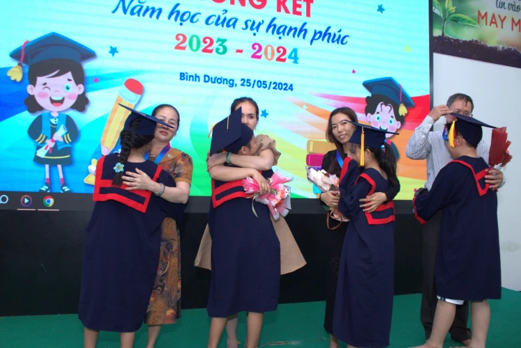 Bùng nổ niềm vui với “Lễ tổng kết” & “Ngày hội gia đình” của khối Tiểu học