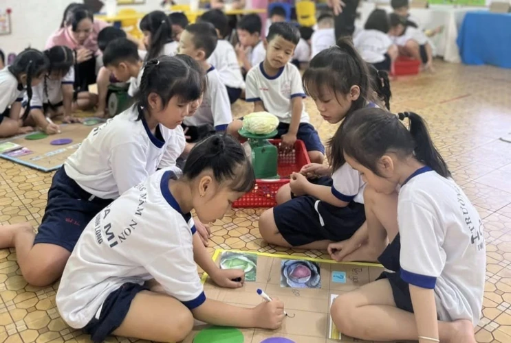 Chào mừng các bé đến với hoạt động trải nghiệm STEAM “Khám Phá Cây Bắp Cải” Lớp Lá 3
