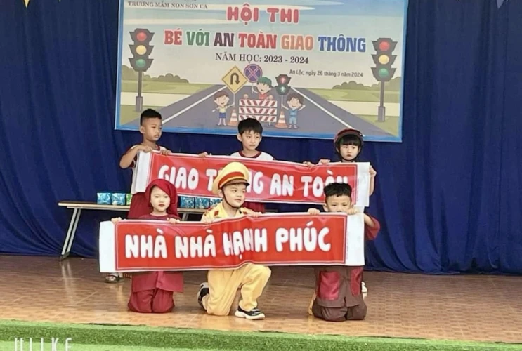 Trường Mầm non Sơn Ca sôi nổi hội thi “Bé với an toàn giao thông”