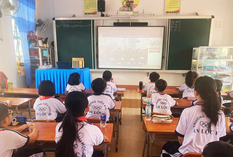 Trường Tiểu học An Lộc B khai mạc Tuần lễ đọc sách với chủ đề "50 năm Giải phóng miền Nam"