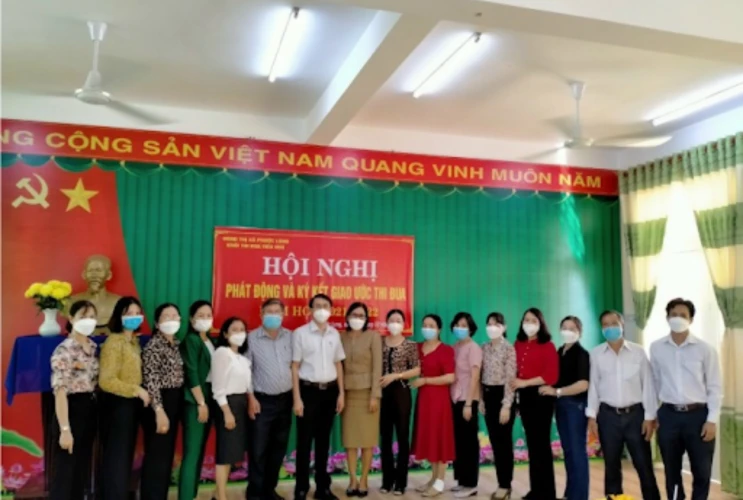 Hội nghị ký kết thi đua khối thi đua 8 (10 trường tiểu học)