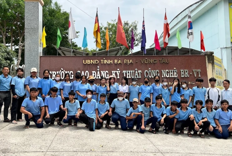 Học sinh lớp 9 tham quan Trường Cao đẳng Kỹ thuật Công nghệ