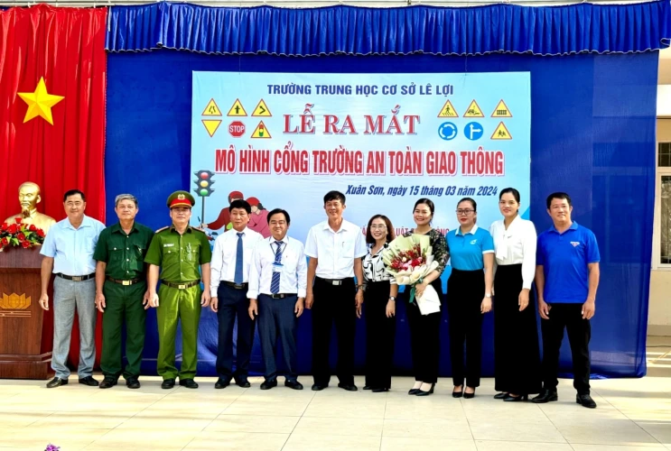 Ra mắt mô hình cổng trường An toàn giao thông tại Trường THCS Lê Lợi