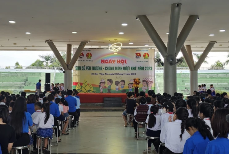 "Ngày hội san sẻ yêu thương" của Liên đội THCS Lê Lợi