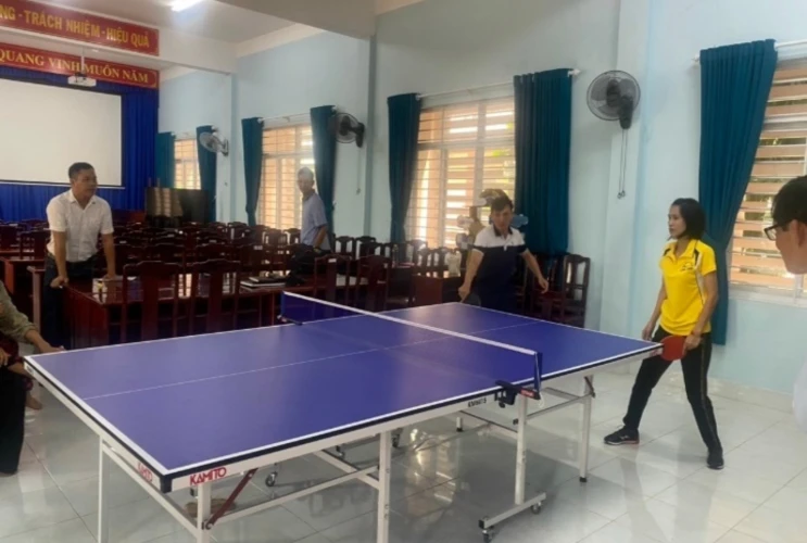 Giao lưu bóng bàn chào mừng ngày Quốc tế Phụ nữ
