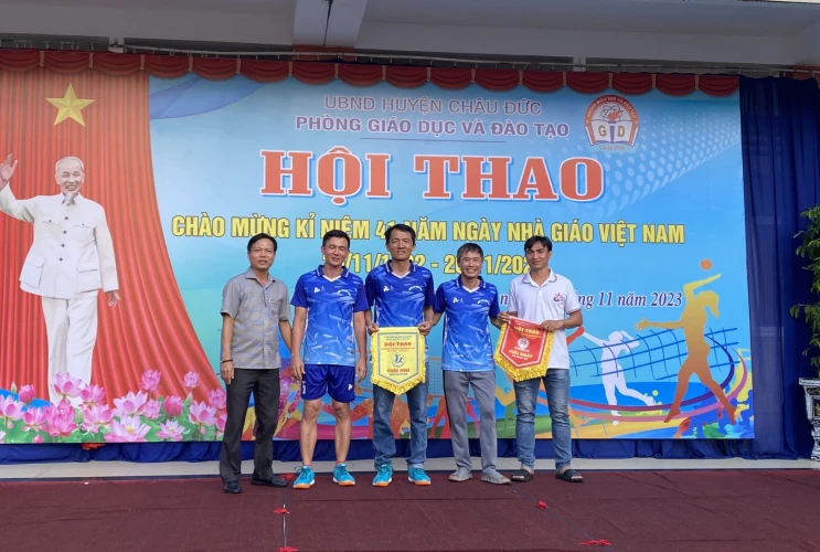 Hội thao chào mừng kỉ niệm 41 năm ngày Nhà giáo Việt Nam