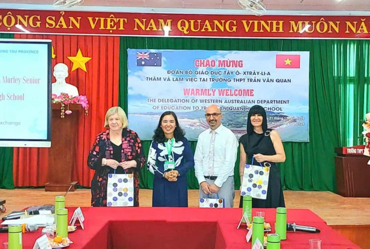 Trường THPT Trần Văn Quan Long Trọng Tiếp Đón Đoàn Công Tác Bang Tây Úc