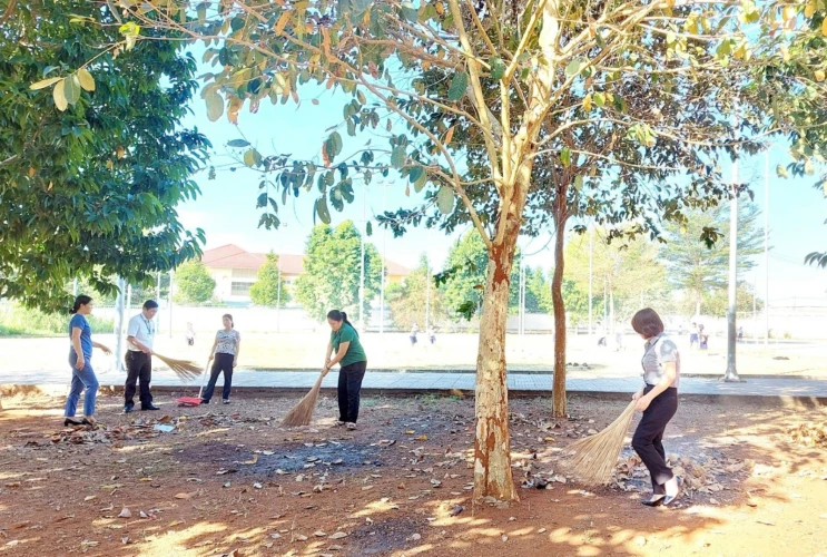 Công tác "Vệ sinh trường học và xây dựng cảnh quan trường học"