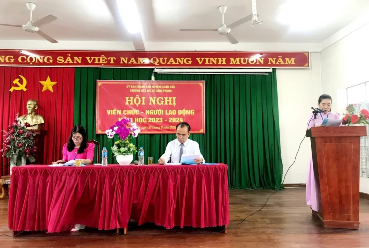 Hội nghị "Viên chức - Người lao động" năm học 2023 - 2024