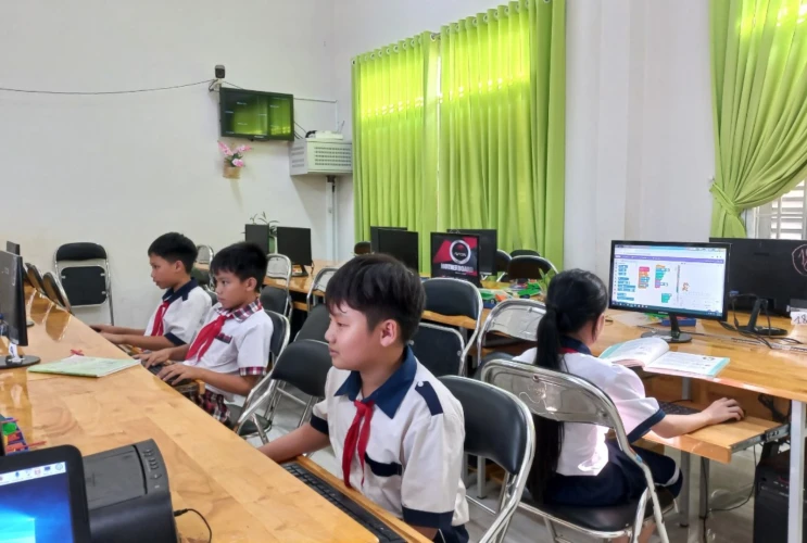 Học sinh tham gia bồi dưỡng "Tin học trẻ"