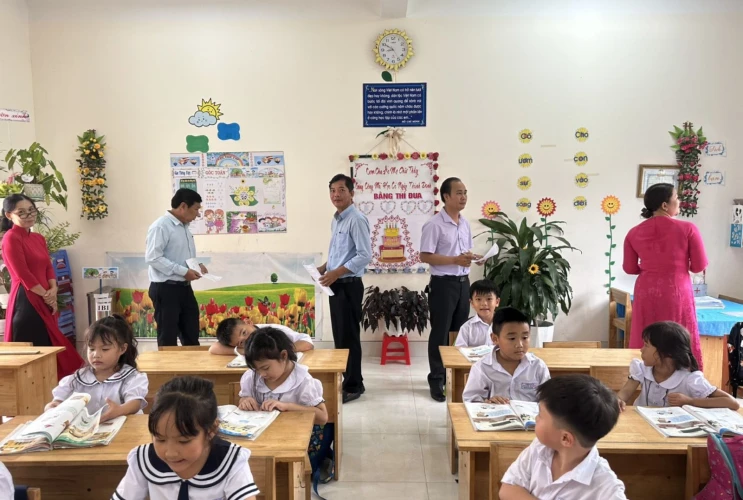 Trường TH Suối Nghệ tổ chức hội thi "Trang trí lớp học"