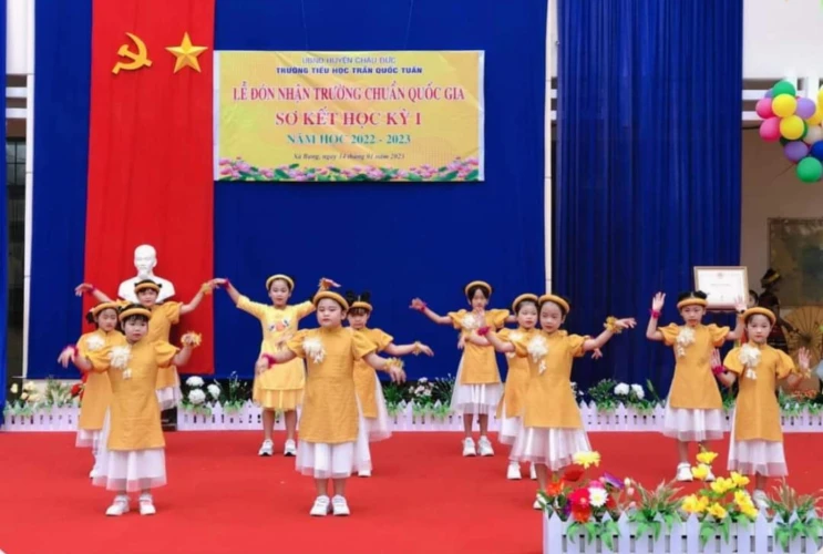 Lễ đón nhận trường chuẩn quốc gia của Trường TH Trần Quốc Tuấn