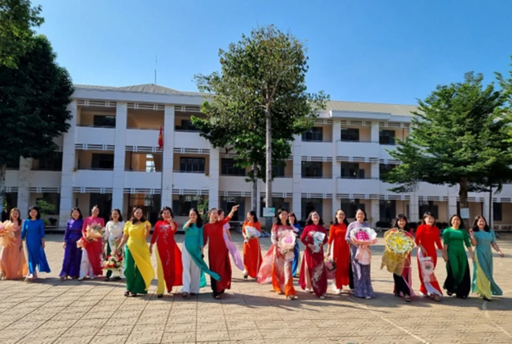 Công đoàn Trường TH Trần Quốc Tuấn Hưởng ứng "Tuần lễ áo dài"