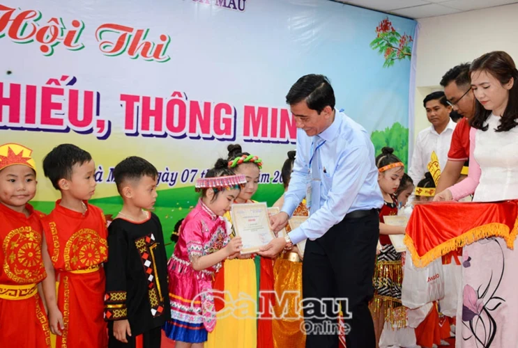 Phòng Giáo dục và Đào tạo huyện Trần Văn Thời đoạt giải Nhất toàn đoàn Hội thi “Bé năng khiếu, thông minh”