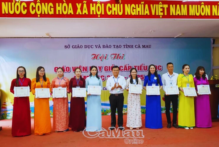 Cà Mau: 214 giáo viên đạt danh hiệu Giáo viên dạy giỏi cấp Tiểu học năm học 2024-2025