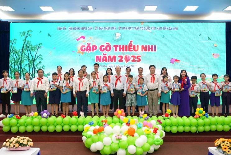 Lãnh đạo tỉnh Cà Mau tổ chức chương trình gặp gỡ thiếu nhi năm 2025