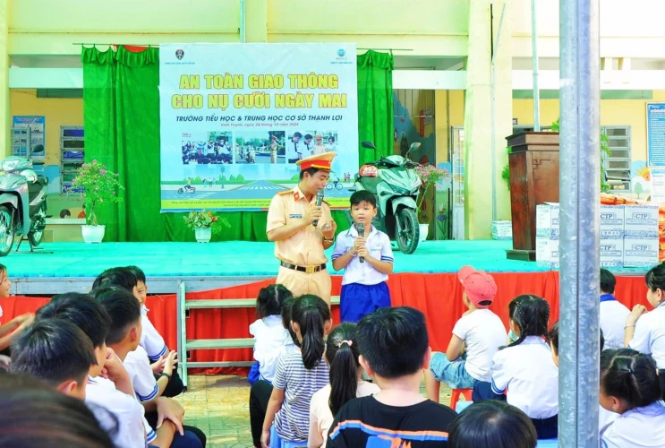 Chương trình “An toàn giao thông cho nụ cười ngày mai”