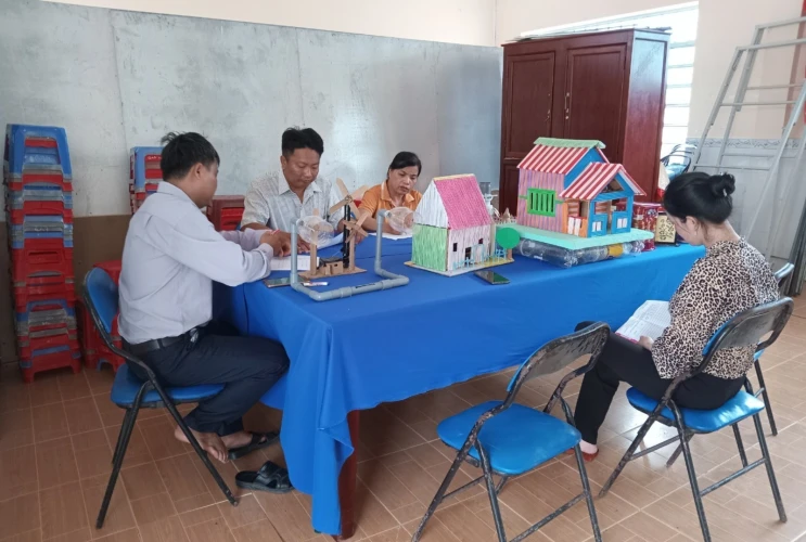 Trường THCS Chiêm Thành Tấn tổ chức cuộc thi sáng tạo thanh, thiếu niên, nhi đồng.