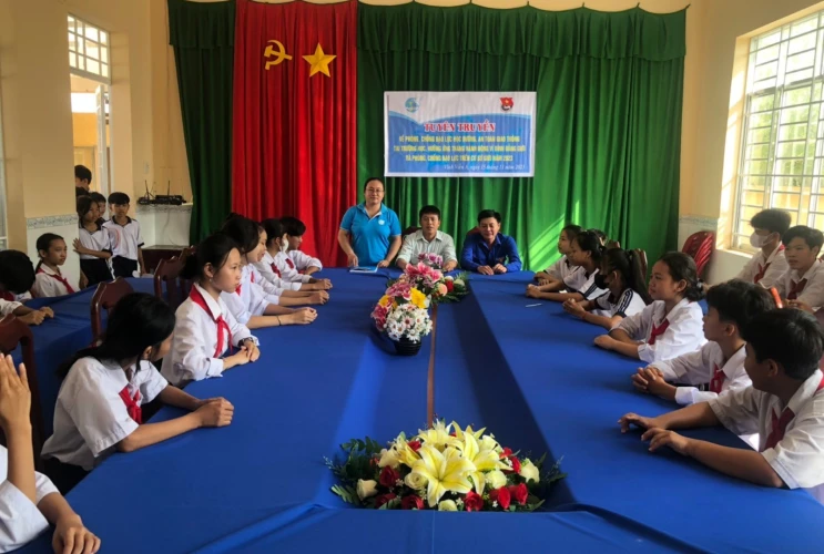 Công tác phối hợp tuyên truyền phòng, chống bạo lực học đường giữa trường THCS Chiêm Thành Tấn và UBND xã Vĩnh Viễn A