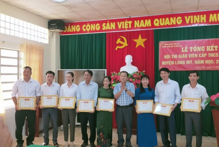 Tấm gương “Người tốt - Việc tốt” thầy Lư Minh Trạng giáo viên trường THCS Chiêm Thành Tấn