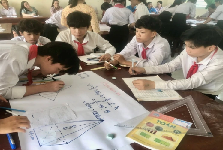 Tổ chức sinh hoạt chuyên môn theo cụm Trường và tổ chức chuyên đề năm học 2023-2024