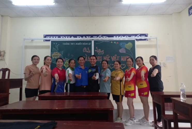 Tổ chức họp mặt ngày 20/10