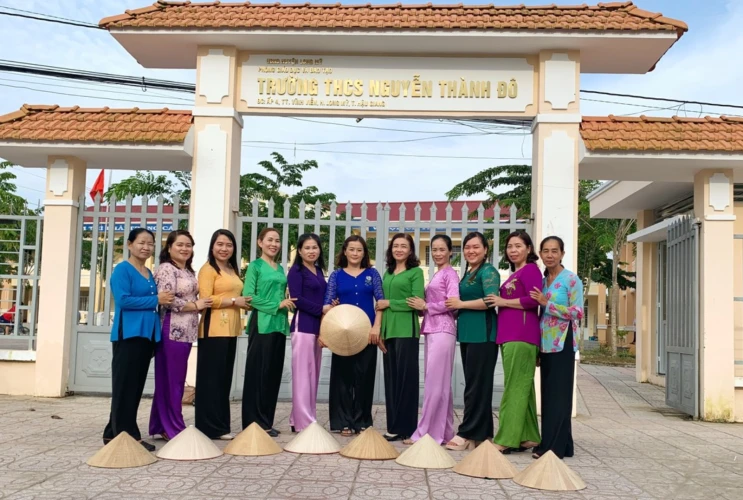 Hưởng ứng "Tuần lễ Áo bà ba"