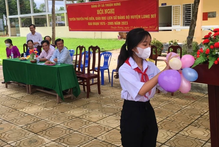 Học sinh THCS Thuận Hưng dự Buổi tuyên truyền Lịch sử Đảng bộ Long Mỹ (1975-2005)