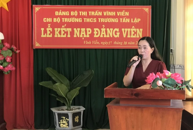 Trường THCS Trương Tấn Lập tổ chức Lễ kết nạp Đảng viên