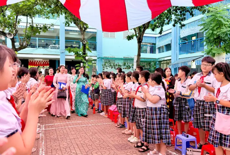 Trường Tiểu học An Thới 2 long trọng tổ chức họp mặt kỉ niệm 43 năm Ngày Nhà giáo Việt Nam (20/11/1982 - 20/11/2025) và 50 năm thành lập trường (1975 - 2025)