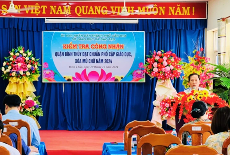 Đoàn kiểm tra công nhận kết quả "Phổ cập giáo dục, xóa mù chữ năm 2024" tại quận Bình Thủy