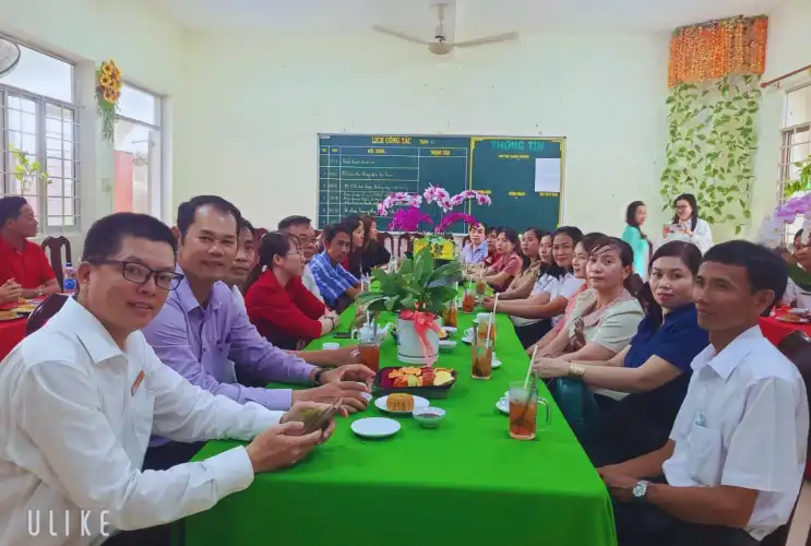 Trường Tiểu học Cái Khế 1 đón tiếp đoàn cán bộ, giáo viên trường Tiểu học Cây Dương 1 đến tham quan, chia sẻ kinh nghiệm giáo dục STEM