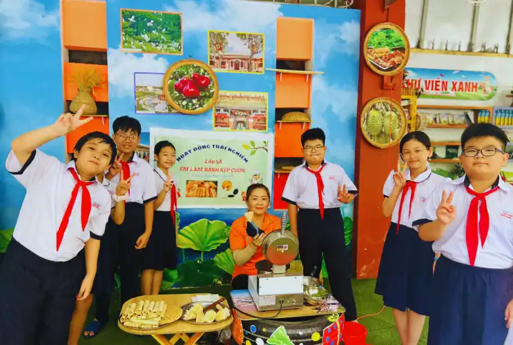 Trải nghiệm làm bánh kẹp – Giữ gìn hương vị quê hương