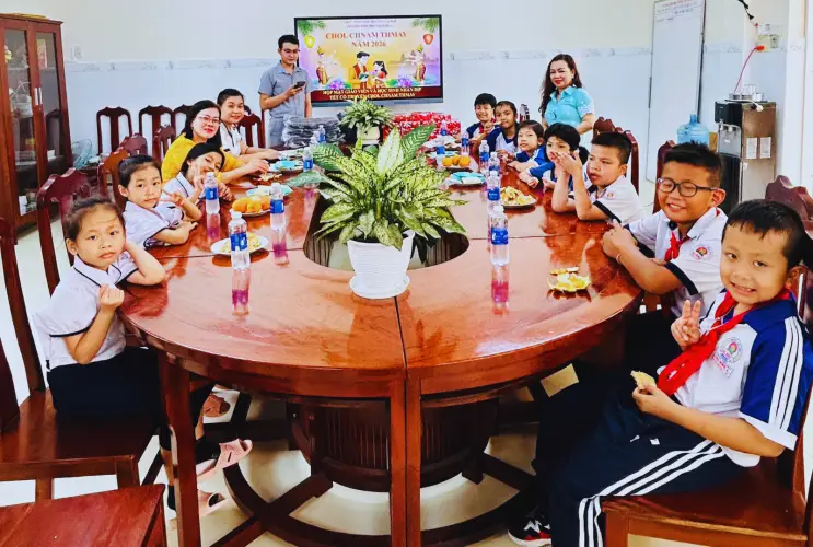 ẤM ÁP BUỔI HỌP MẶT CHÚC MỪNG TẾT CHOL CHNAM THMAY TẠI TRƯỜNG TIỂU HỌC CÁI KHẾ 1
