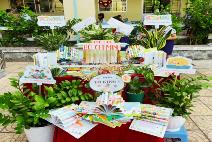 Ngày hội đọc sách tại trường Tiểu học Hưng Lợi 2