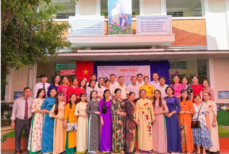 Họp mặt 42 năm ngày Nhà giáo Việt Nam 20/11